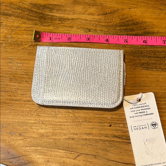 Urban Expressions White Wallet Compact Textured - Picture 2 of 2